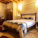 Hotel Midland Cave