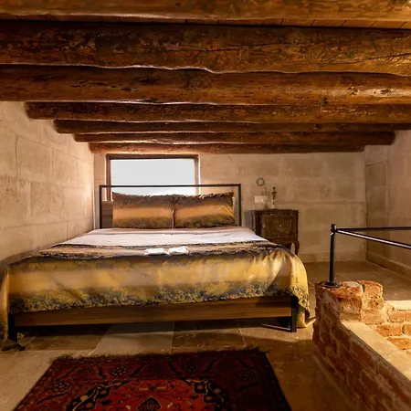 Midland Cave Hotel *