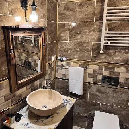 Hotel Midland Cave *