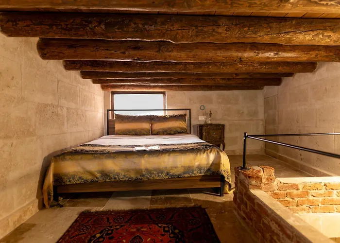 Midland Cave Hotel *